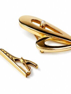 BRE-06-Vintage Gold Tone Brooch & Clip on Earrings Set Red Cabochon Statement Je